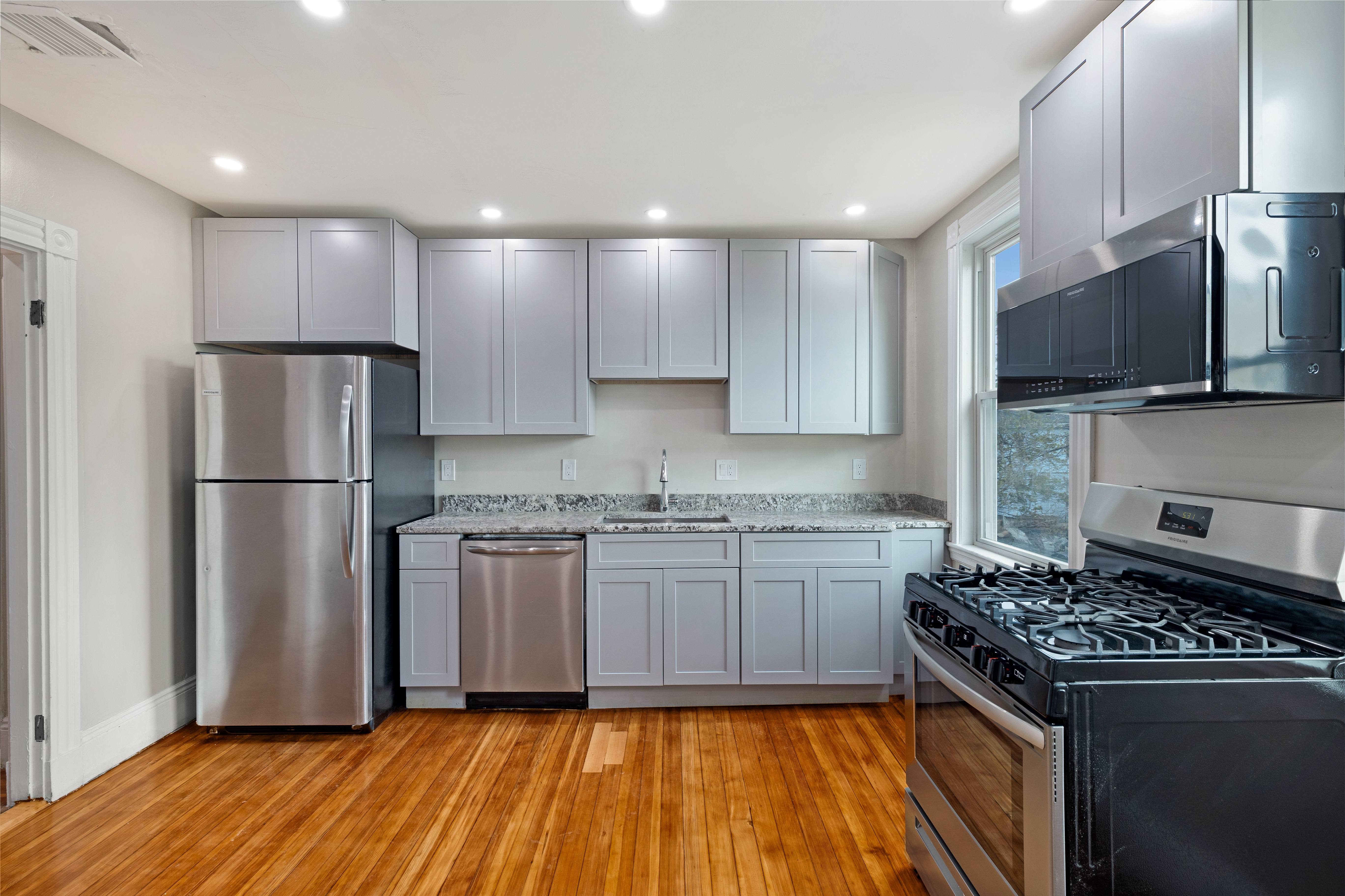 3 bed, 1 bath apartment for rent at 7 Pasadena Rd Unit 3, Dorchester — photo 3 of 31