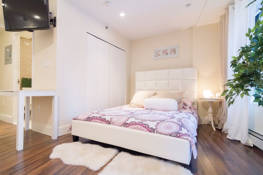 Studio bed, 1 bath apartment for rent at 395 Marlborough St Unit 1, Back Bay — photo 3 of 5