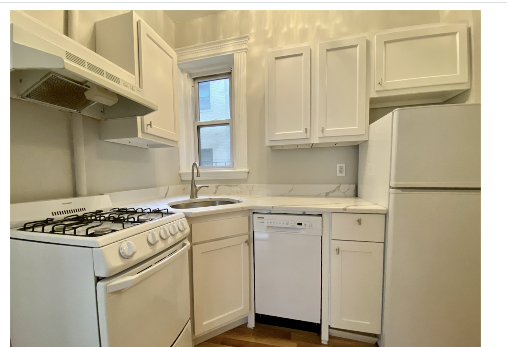 1 split bed, 1 bath apartment for rent at 38 Hemenway St Unit 29, Fenway — photo 1 of 11