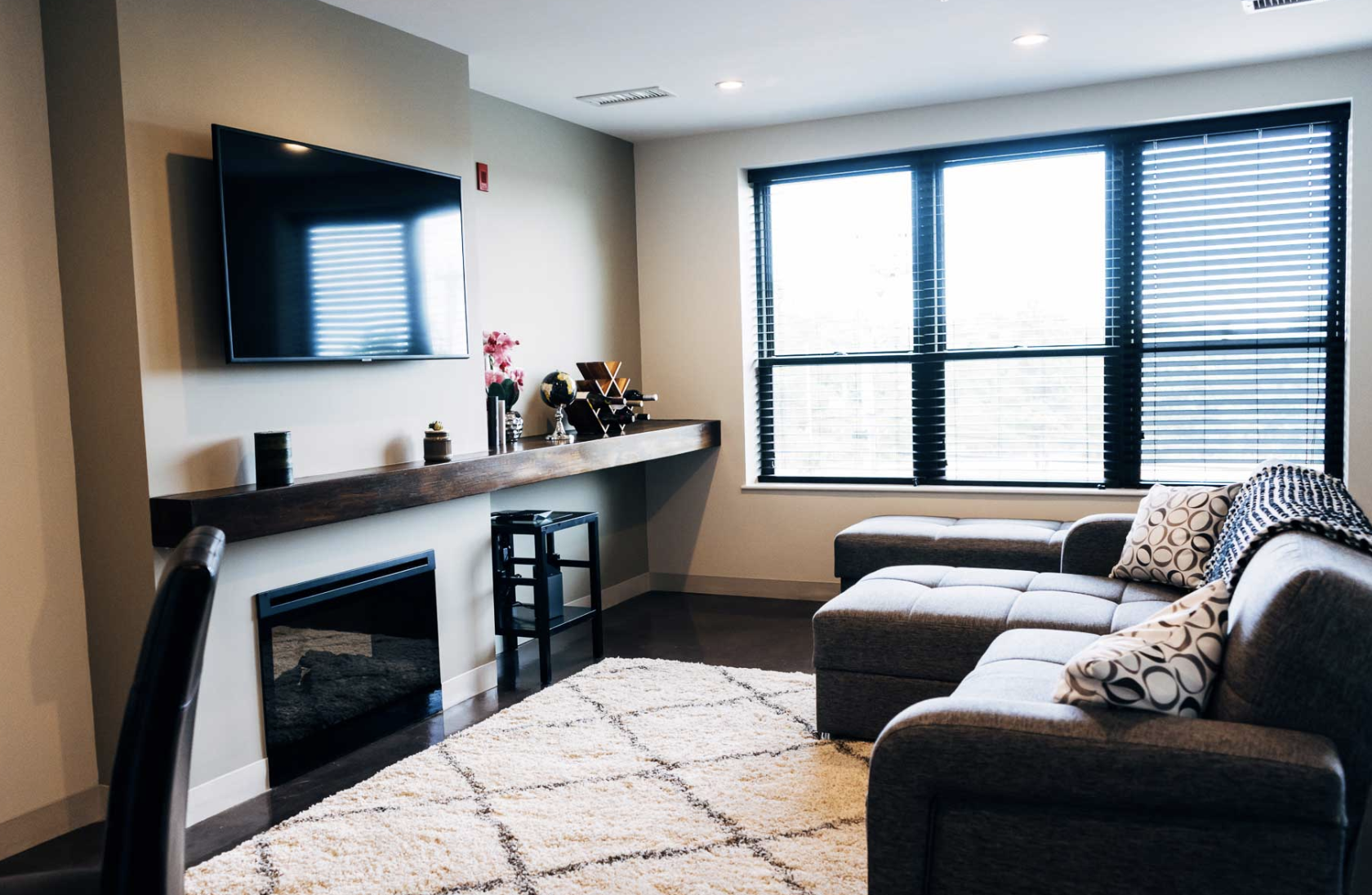 2 bed, 2 bath apartment for rent at 445 Willard St Unit 2, Quincy Center — photo 2 of 2