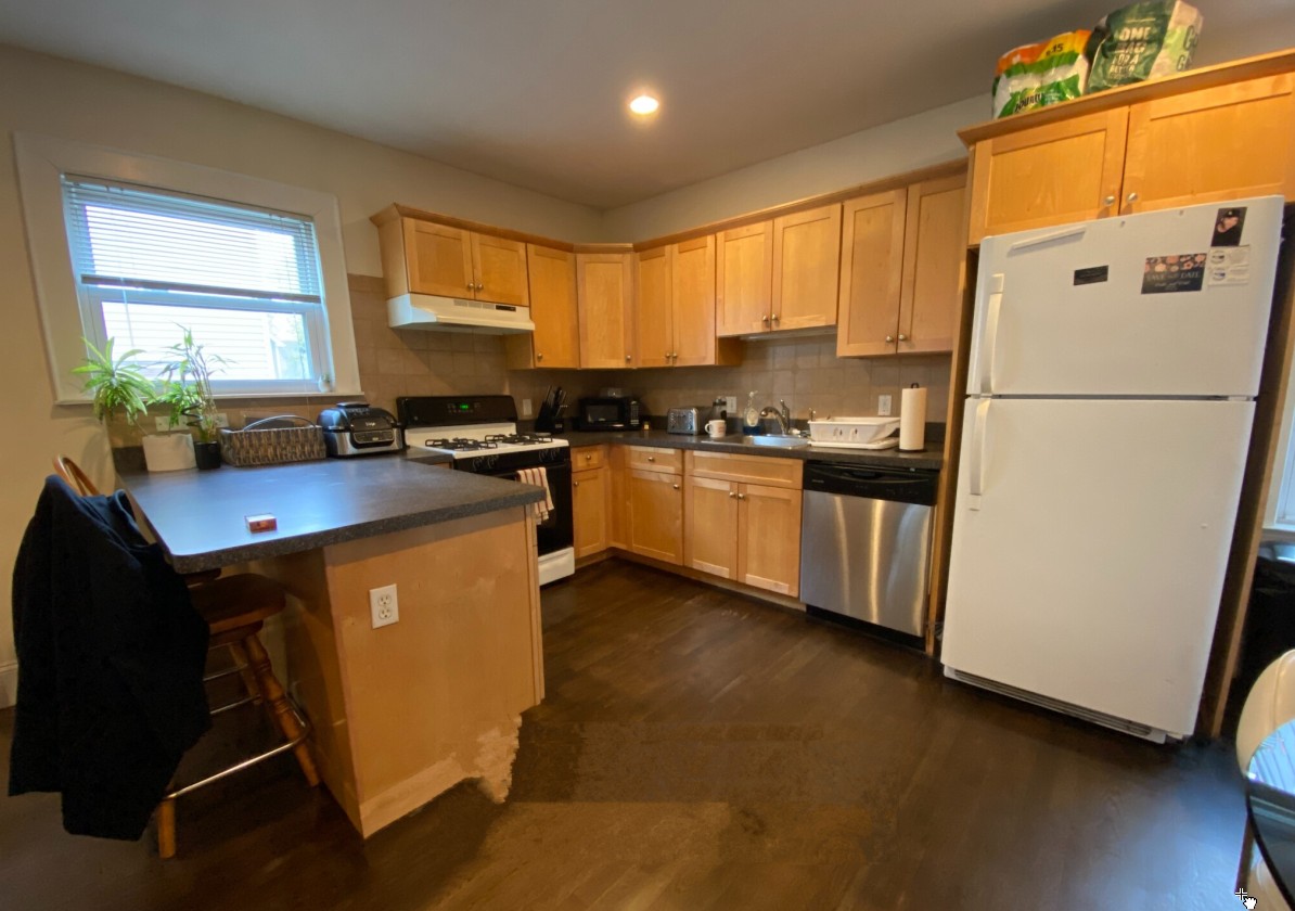 5 bed, 2 bath apartment for rent at 237 Everett St Unit 2, Allston