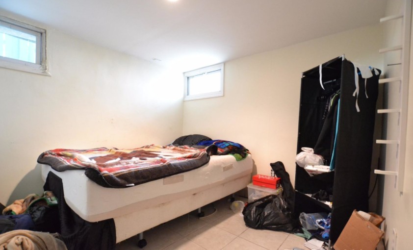 6 bed, 2 bath apartment for rent at 27 Blaine St Unit 1, Allston — photo 6 of 11