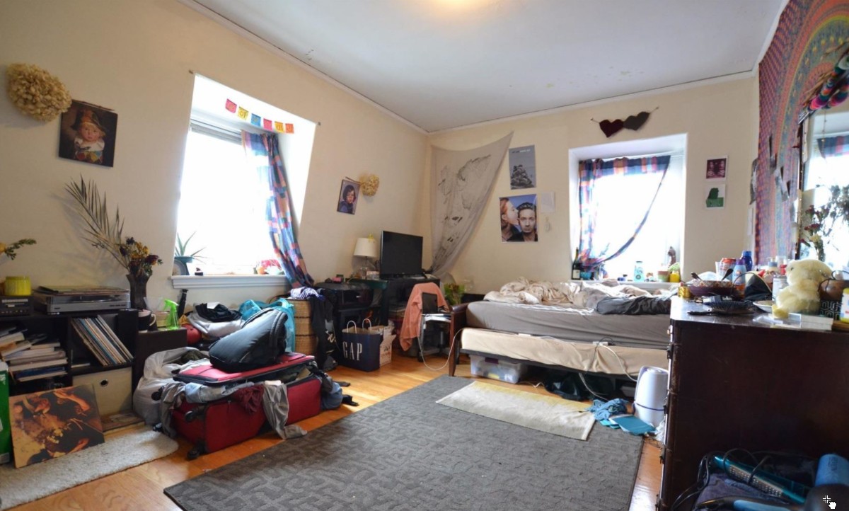 6 bed, 2 bath apartment for rent at 119 Franklin St Unit 2, Allston — photo 4 of 13
