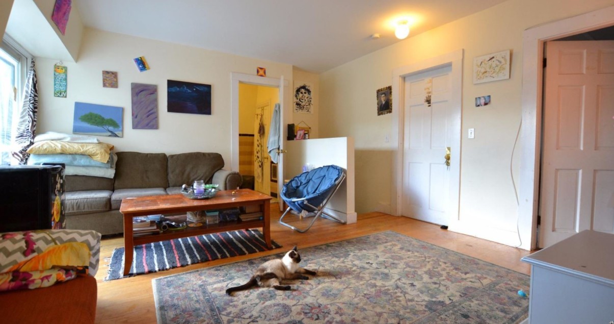 6 bed, 2 bath apartment for rent at 119 Franklin St Unit 2, Allston — photo 10 of 13