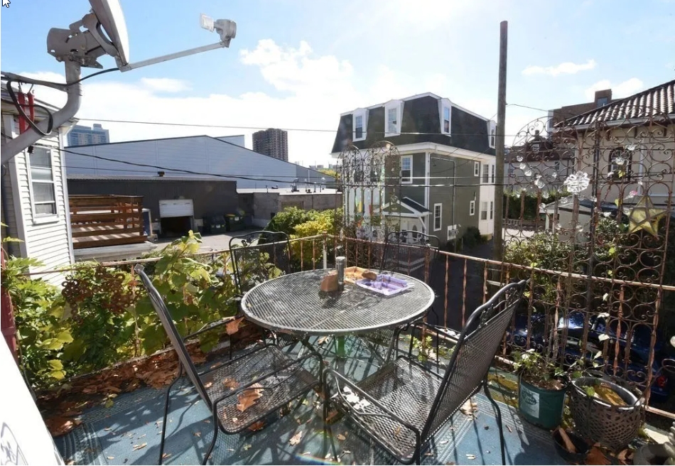 18 Sawyer Ter, Allston