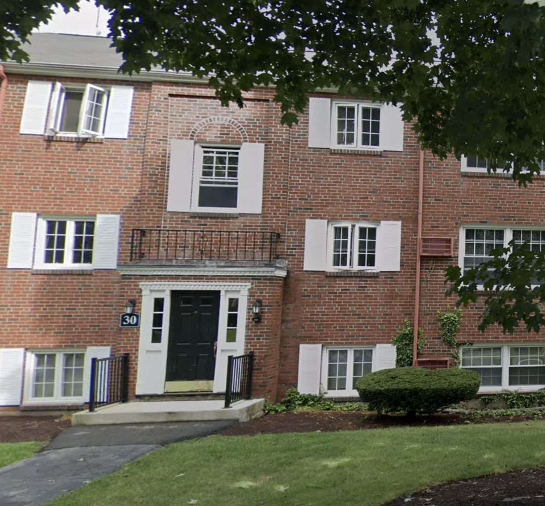 3 bed, 2 bath apartment for rent at 31 Captain Parker Arms Unit 11, East Lexington — photo 2 of 2
