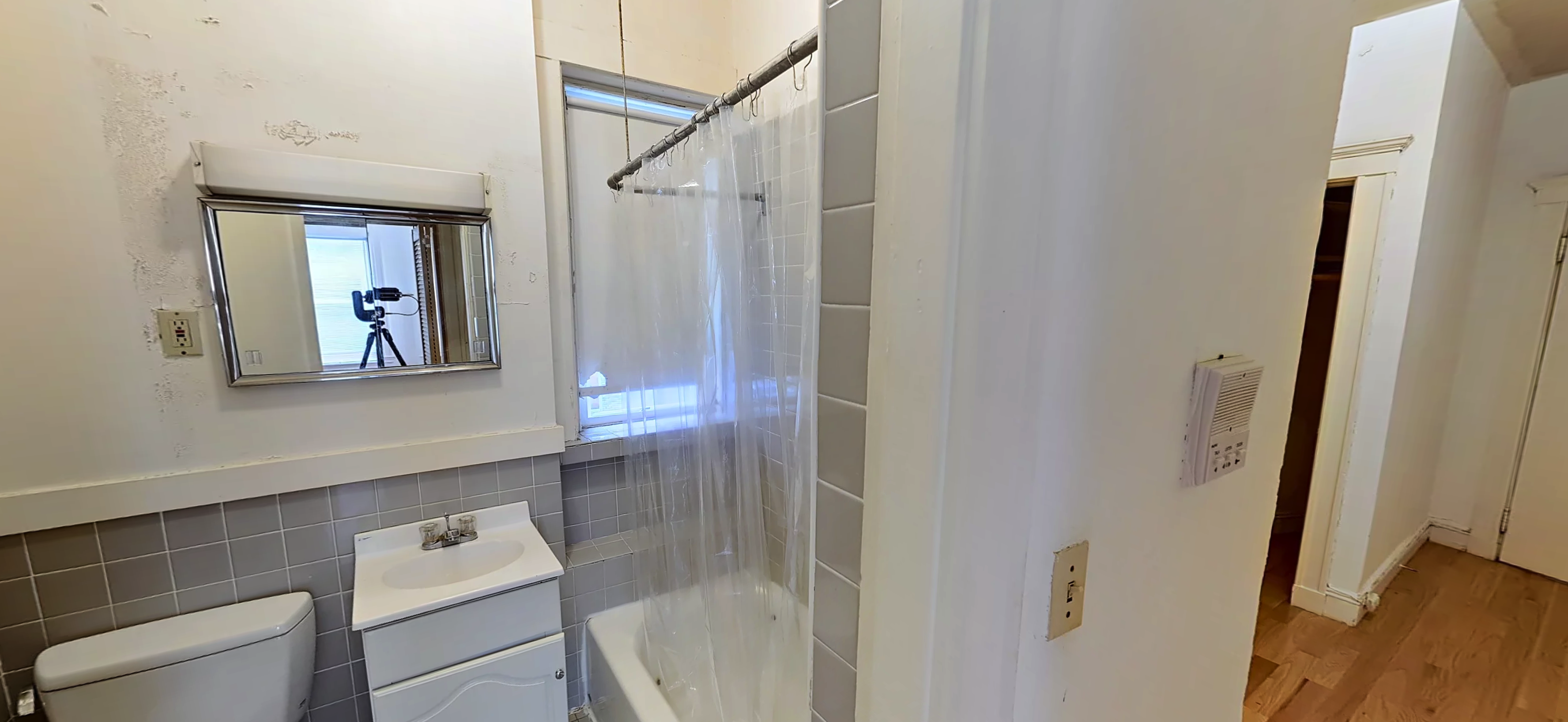 1 split bed, 1 bath apartment for rent at 137 Park Dr Unit 4, Fenway — photo 3 of 8
