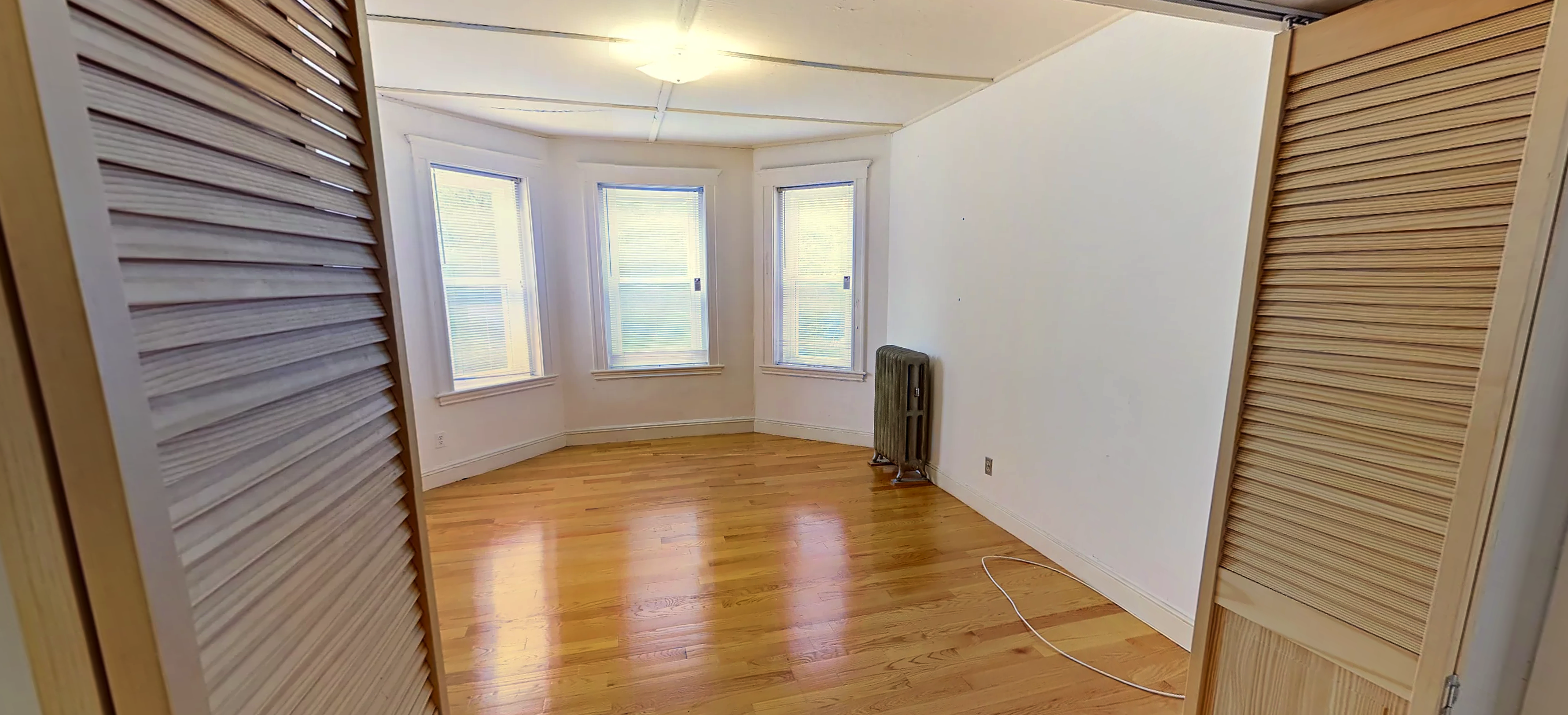 1 split bed, 1 bath apartment for rent at 137 Park Dr Unit 4, Fenway — photo 4 of 8