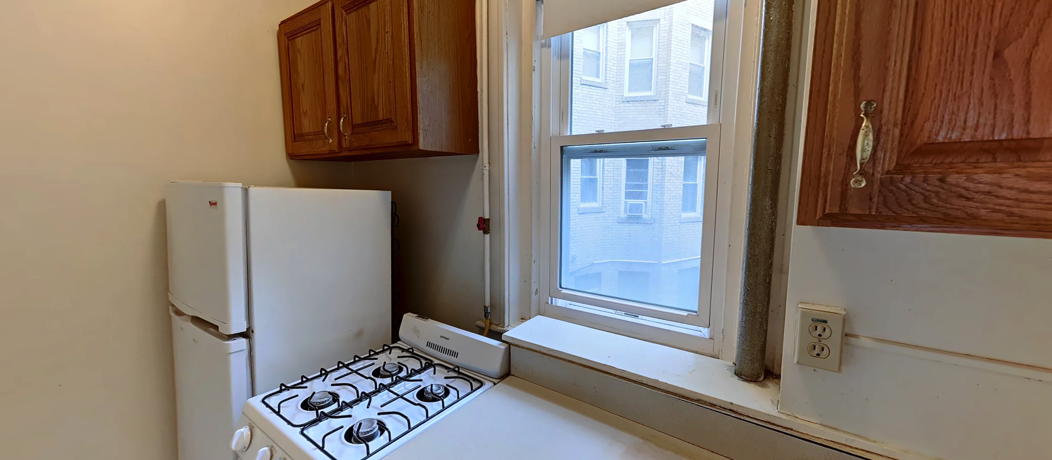1 split bed, 1 bath apartment for rent at 137 Park Dr Unit 4, Fenway — photo 5 of 8