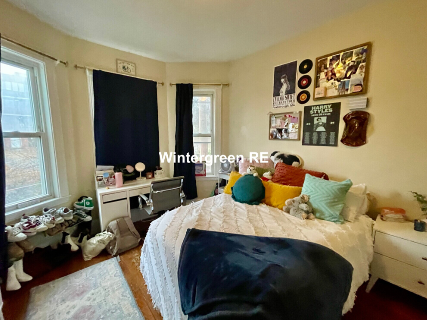 4 bed, 1.5 bath apartment for rent at 21 Bucknam St Unit 2, Mission Hill — photo 2 of 7