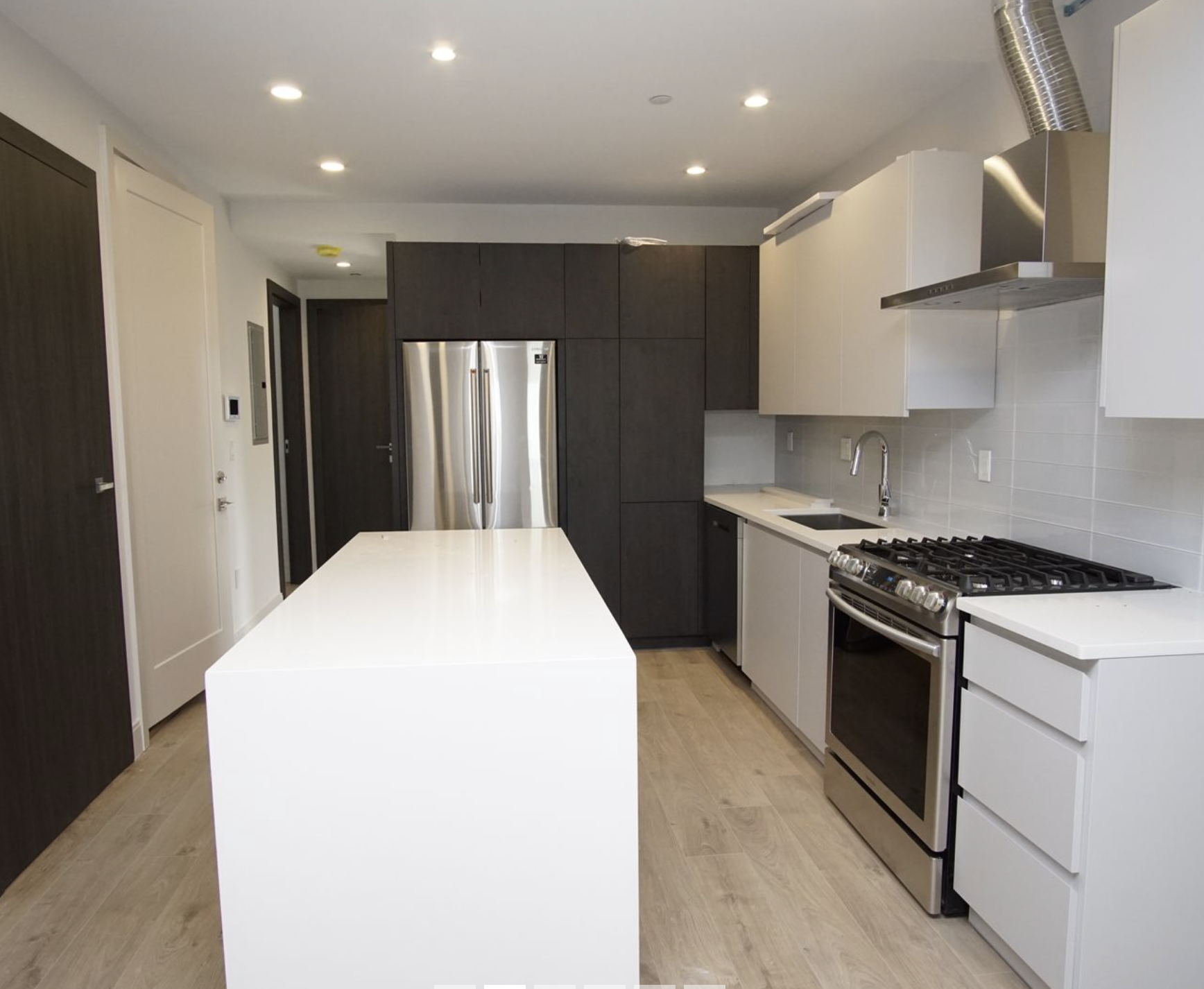 4 bed, 3 bath apartment for rent at 2 Roseclair St Unit 2, Dorchester — photo 2 of 5
