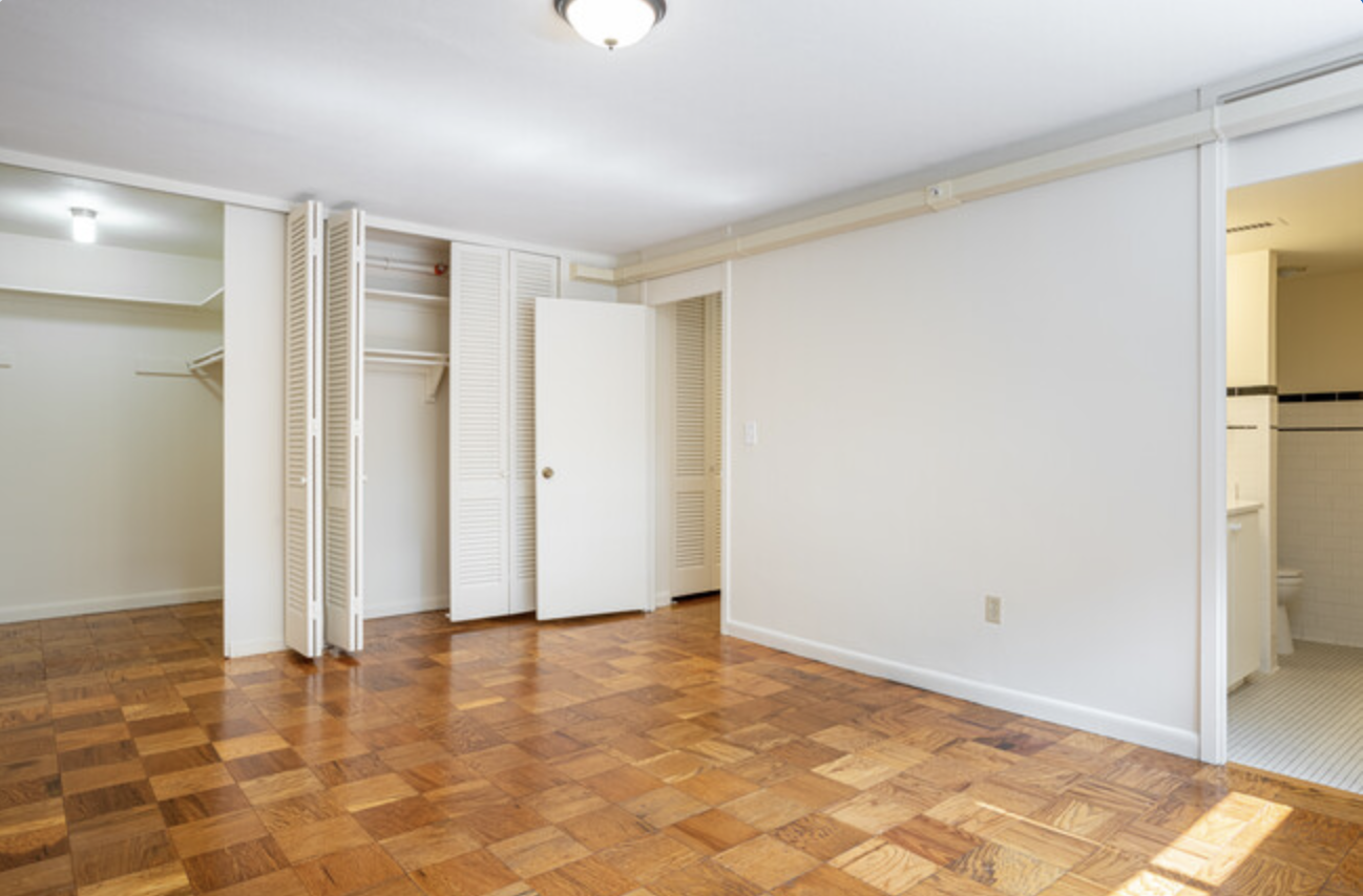 101 Monmouth St, Longwood