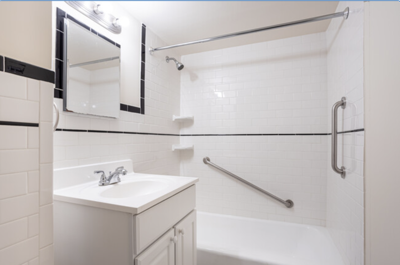 101 Monmouth St, Longwood