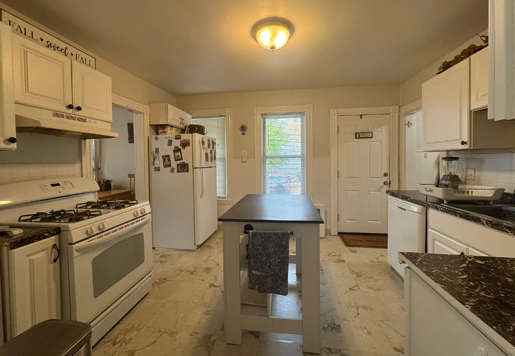 16 Montfern Ave, Oak Square