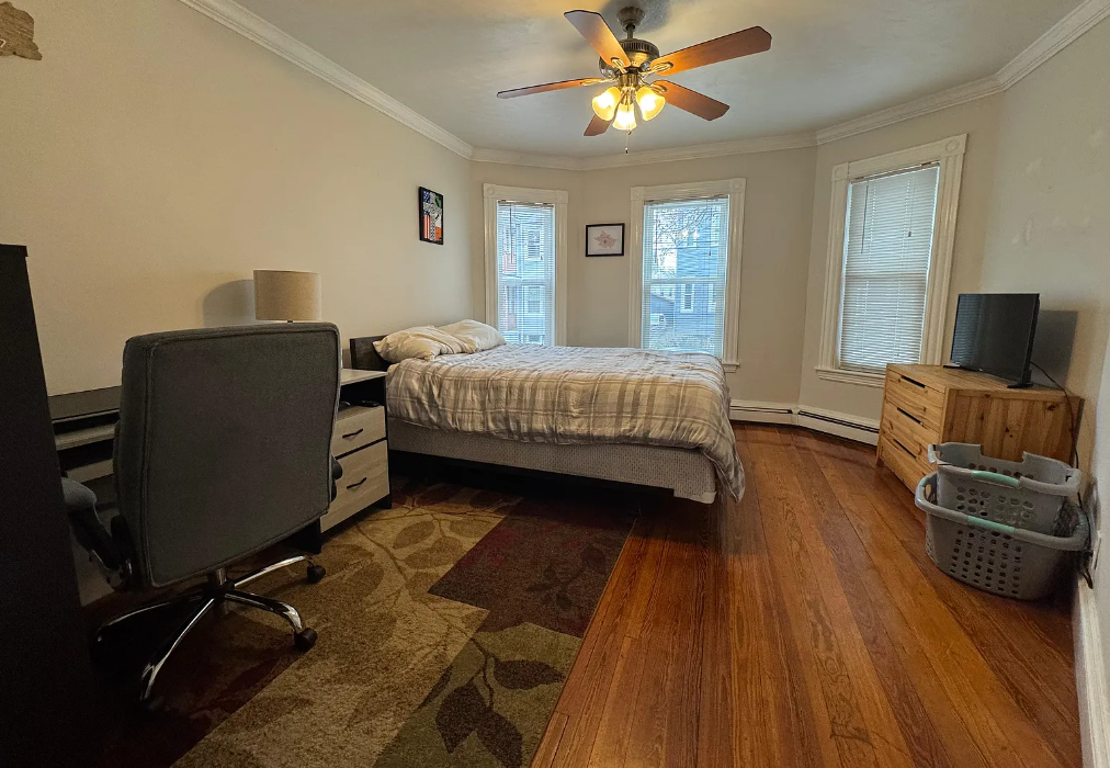 16 Montfern Ave, Oak Square