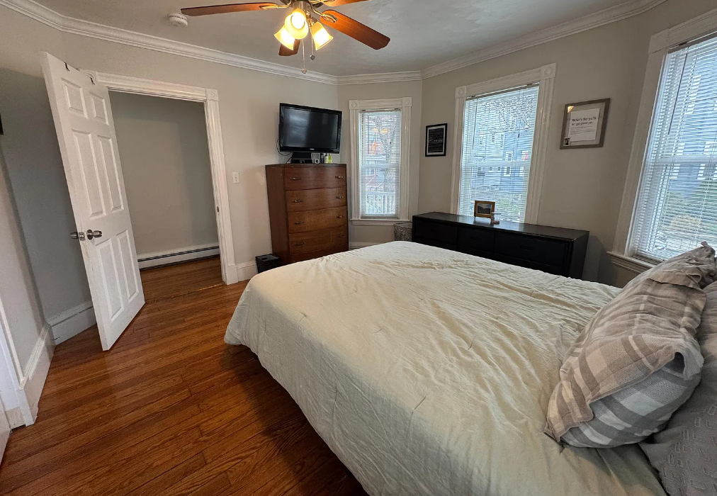 16 Montfern Ave, Oak Square