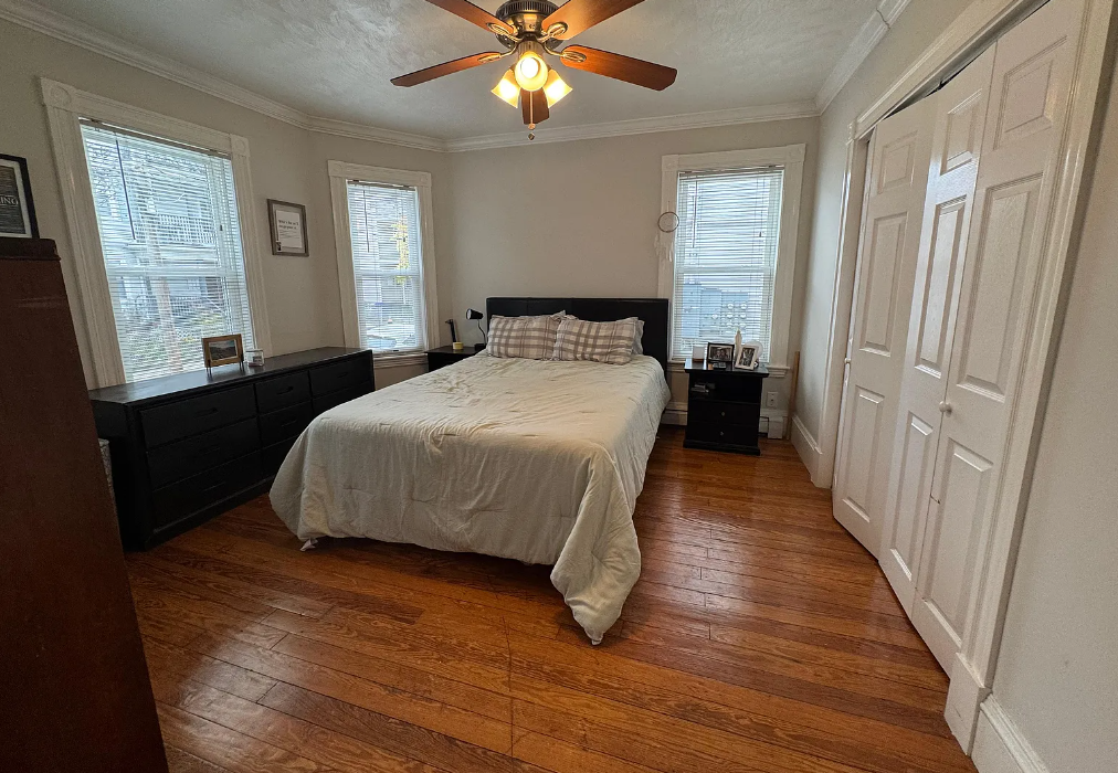 16 Montfern Ave, Oak Square