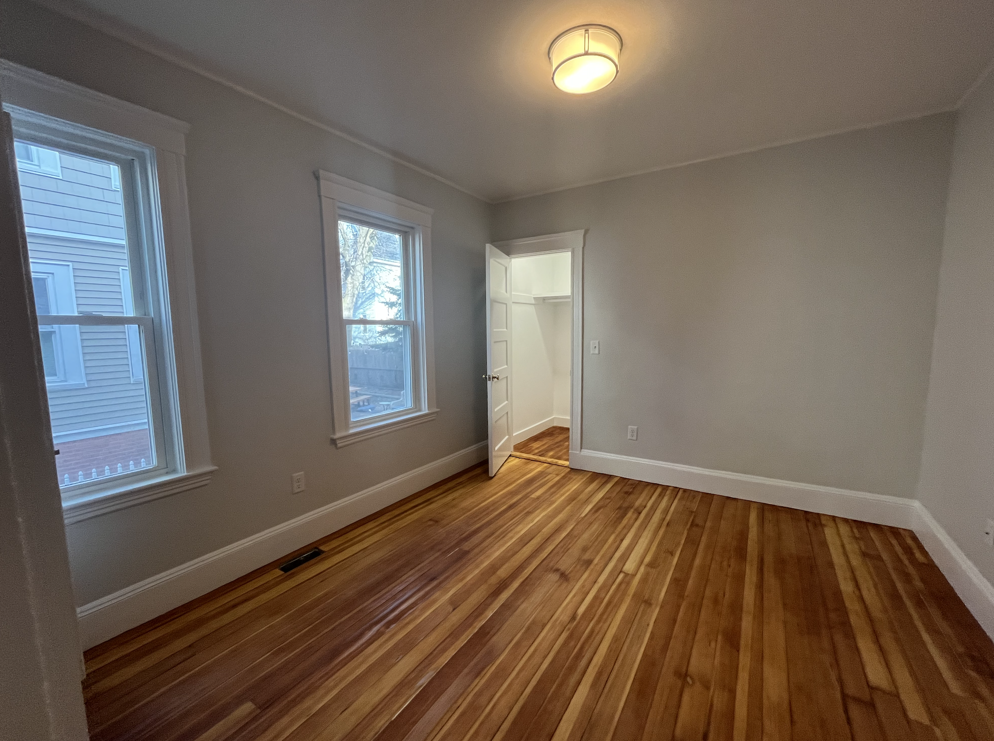 89 Bromfield Rd, Tufts