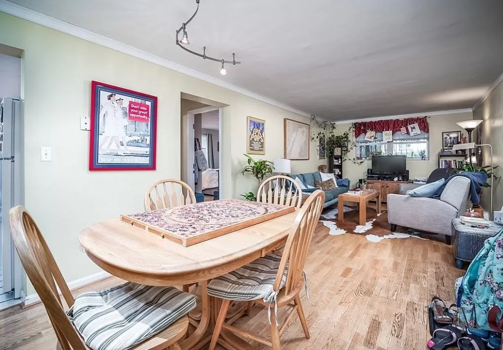 5 bed, 2.5 bath apartment for rent at 30 Chester St Unit 1, Allston — photo 8 of 10