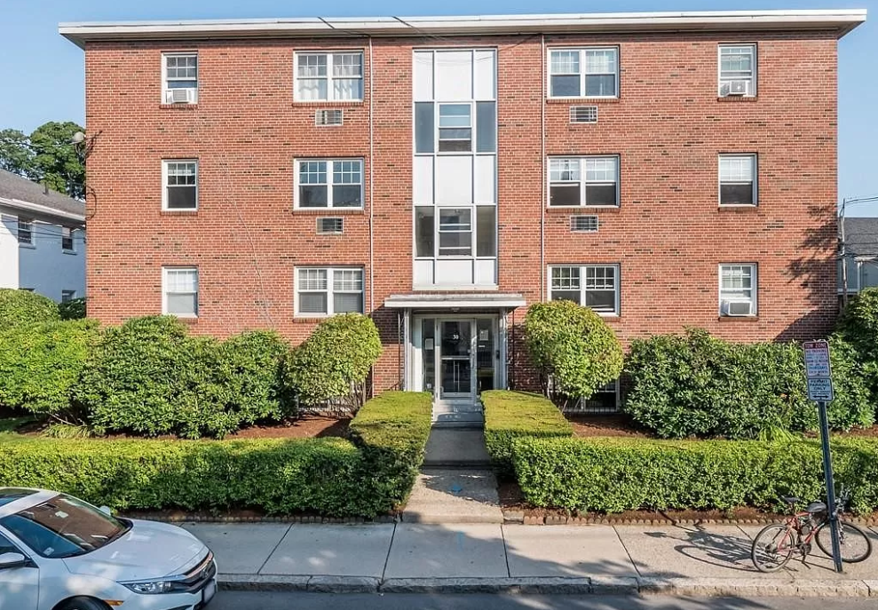 5 bed, 2.5 bath apartment for rent at 30 Chester St Unit 1, Allston — photo 9 of 10