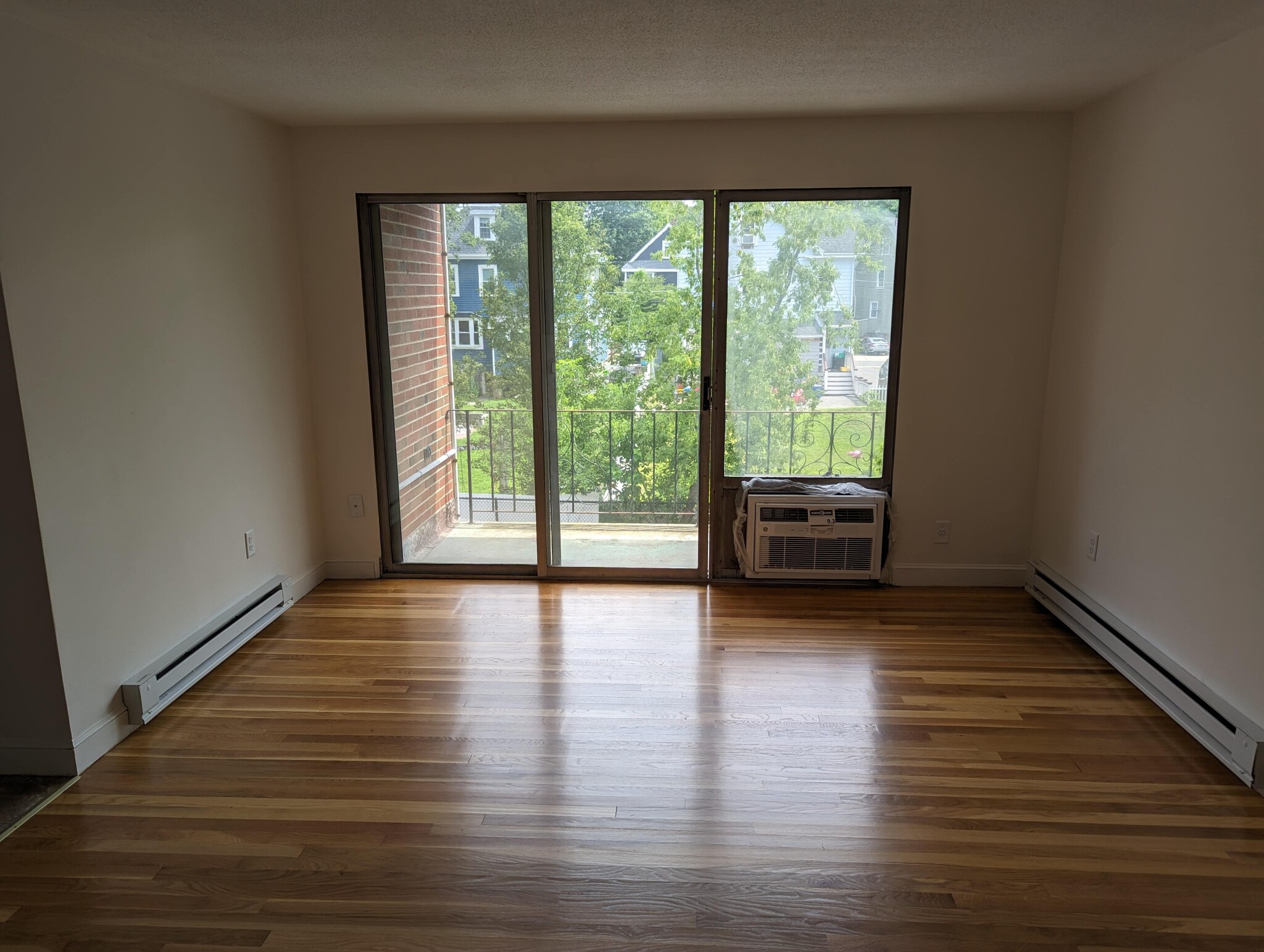 2 bed, 1 bath apartment for rent at 123 Melrsoe Unit 2, Melrose Highlands — photo 2 of 10