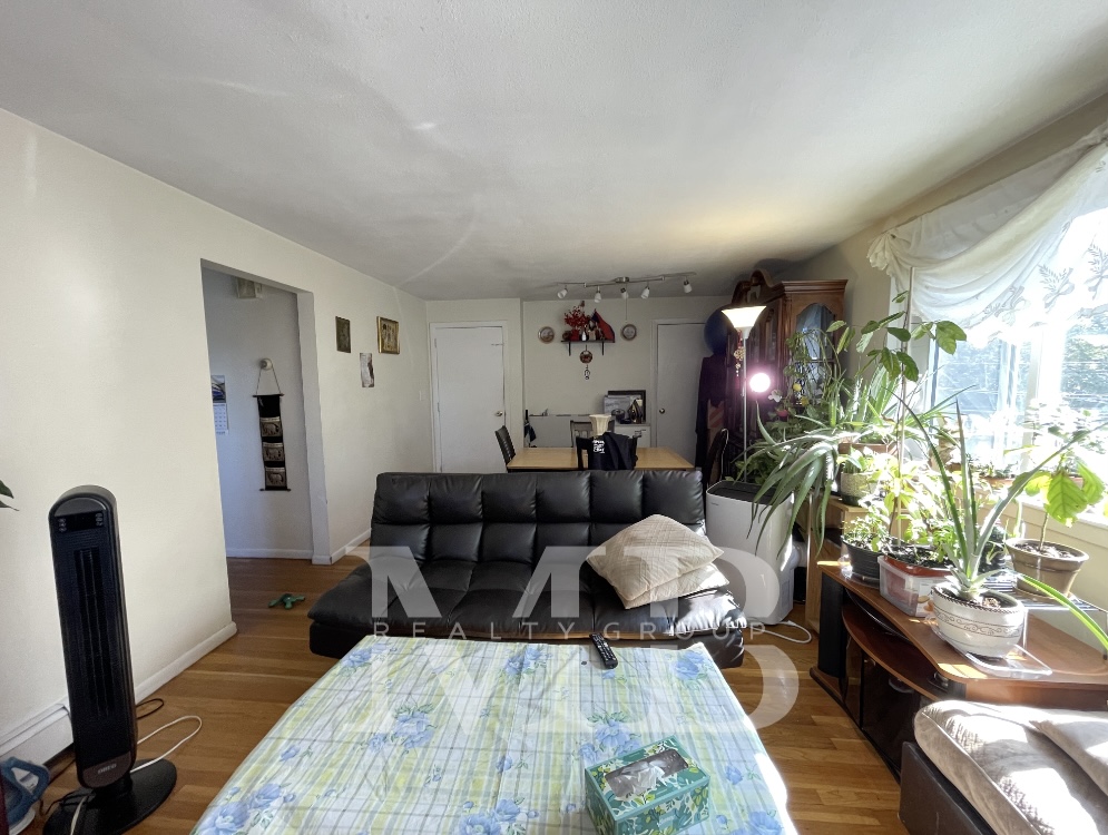 3 bed, 1 bath apartment for rent at 32 Lexington St Unit 32, Watertown — photo 2 of 13