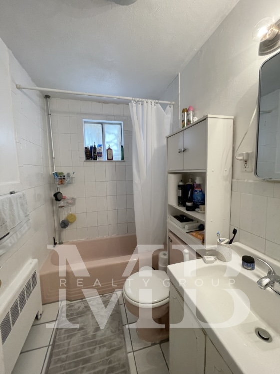3 bed, 1 bath apartment for rent at 32 Lexington St Unit 32, Watertown — photo 9 of 13