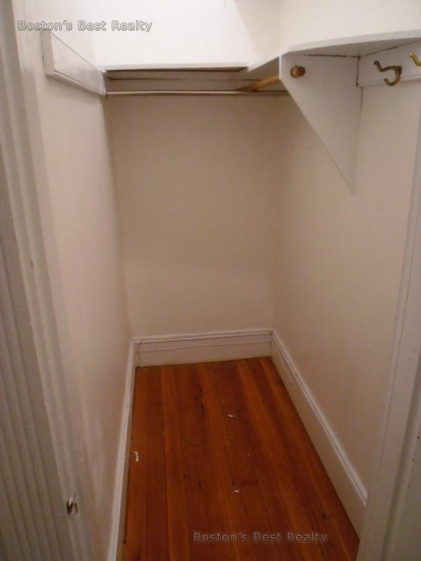 2 bed, 1 bath apartment for rent at 11 Englewood Ave Unit 9, Coolidge Corner — photo 5 of 5