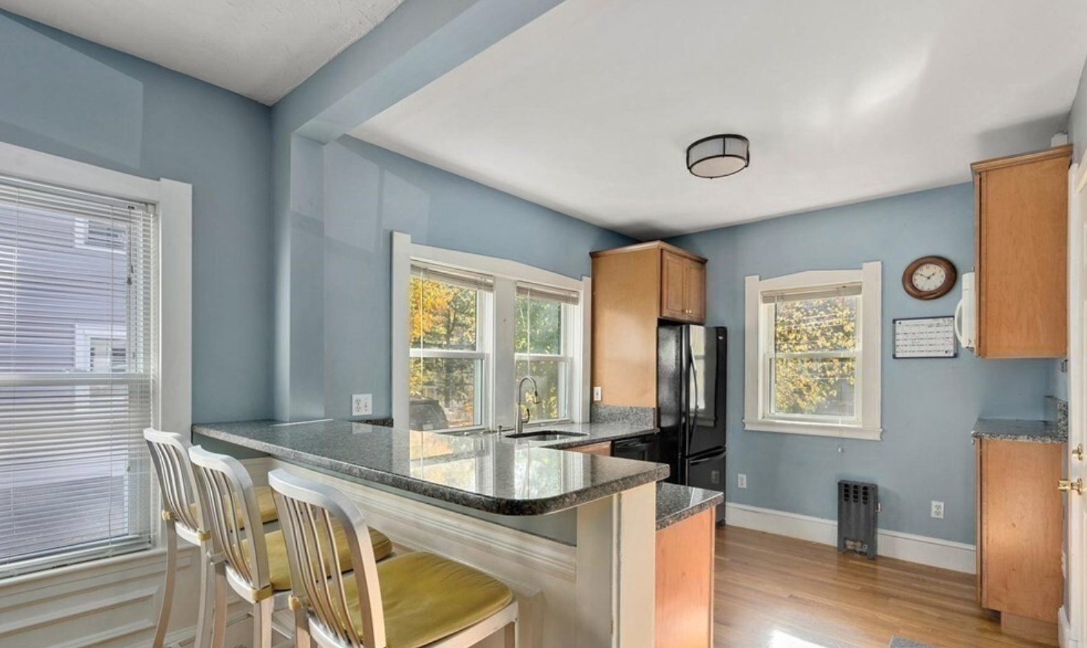 4 bed, 2 bath apartment for rent at 40 Beaconfield Unit 1, Brookline Hills — photo 1 of 2