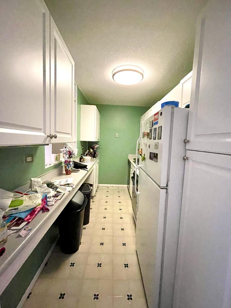 Studio bed, 1 bath apartment for rent at 2 Hawthorne Pl Unit 16K, West End — photo 4 of 10