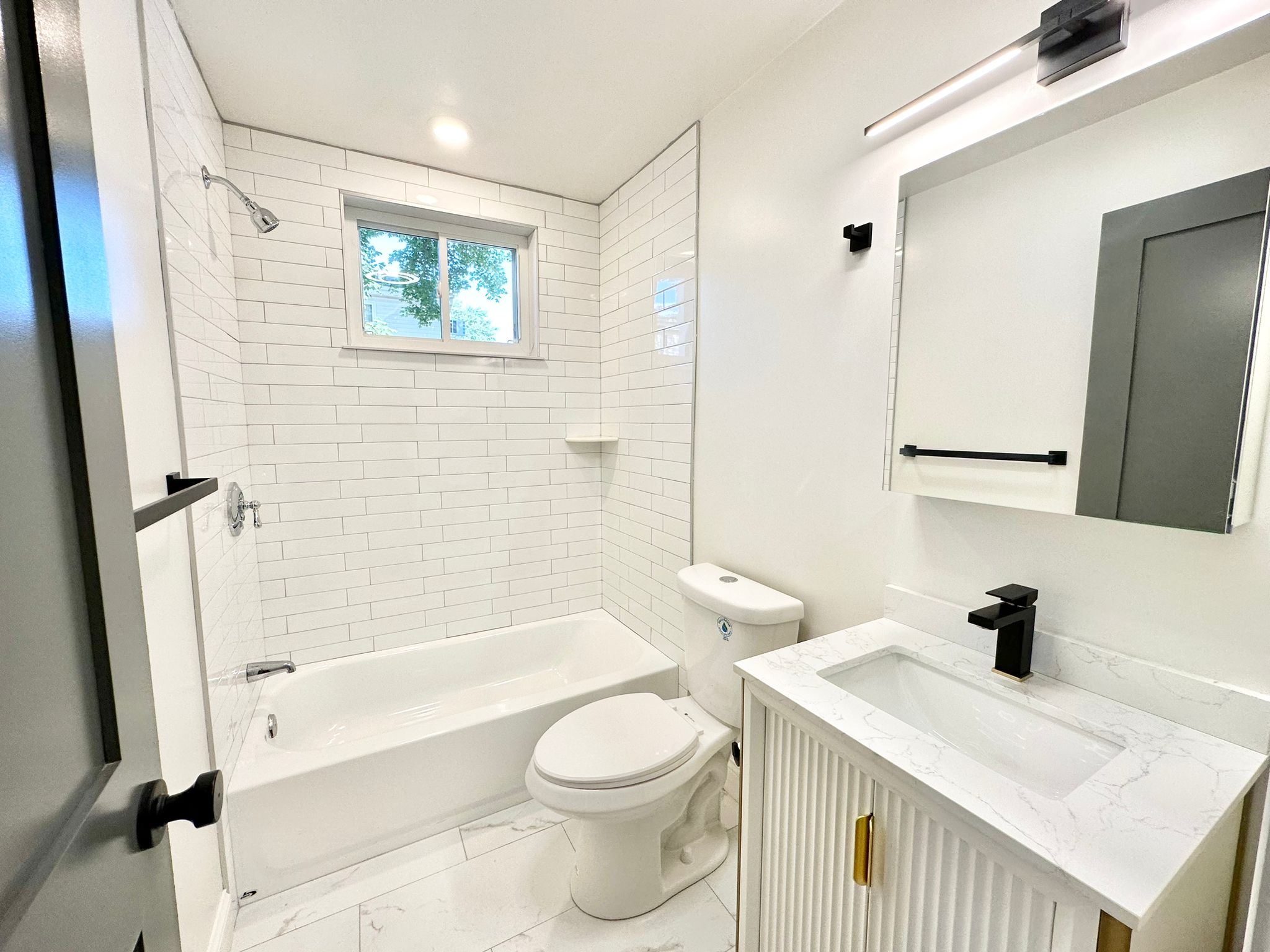 4 bed, 3 bath apartment for rent at 31 Paris St Unit 2, West Medford — photo 5 of 21
