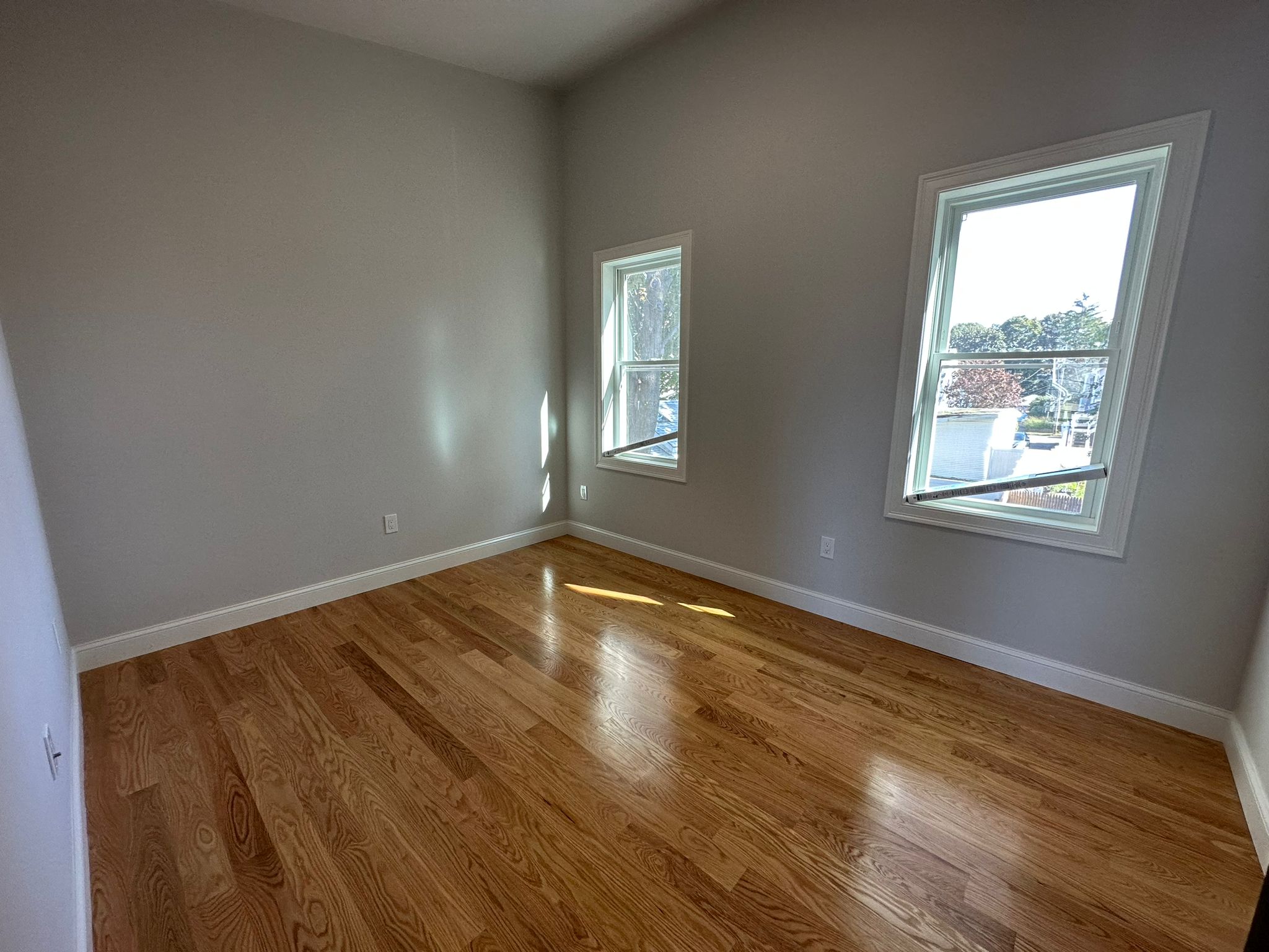 4 bed, 3 bath apartment for rent at 31 Paris St Unit 2, West Medford — photo 3 of 21