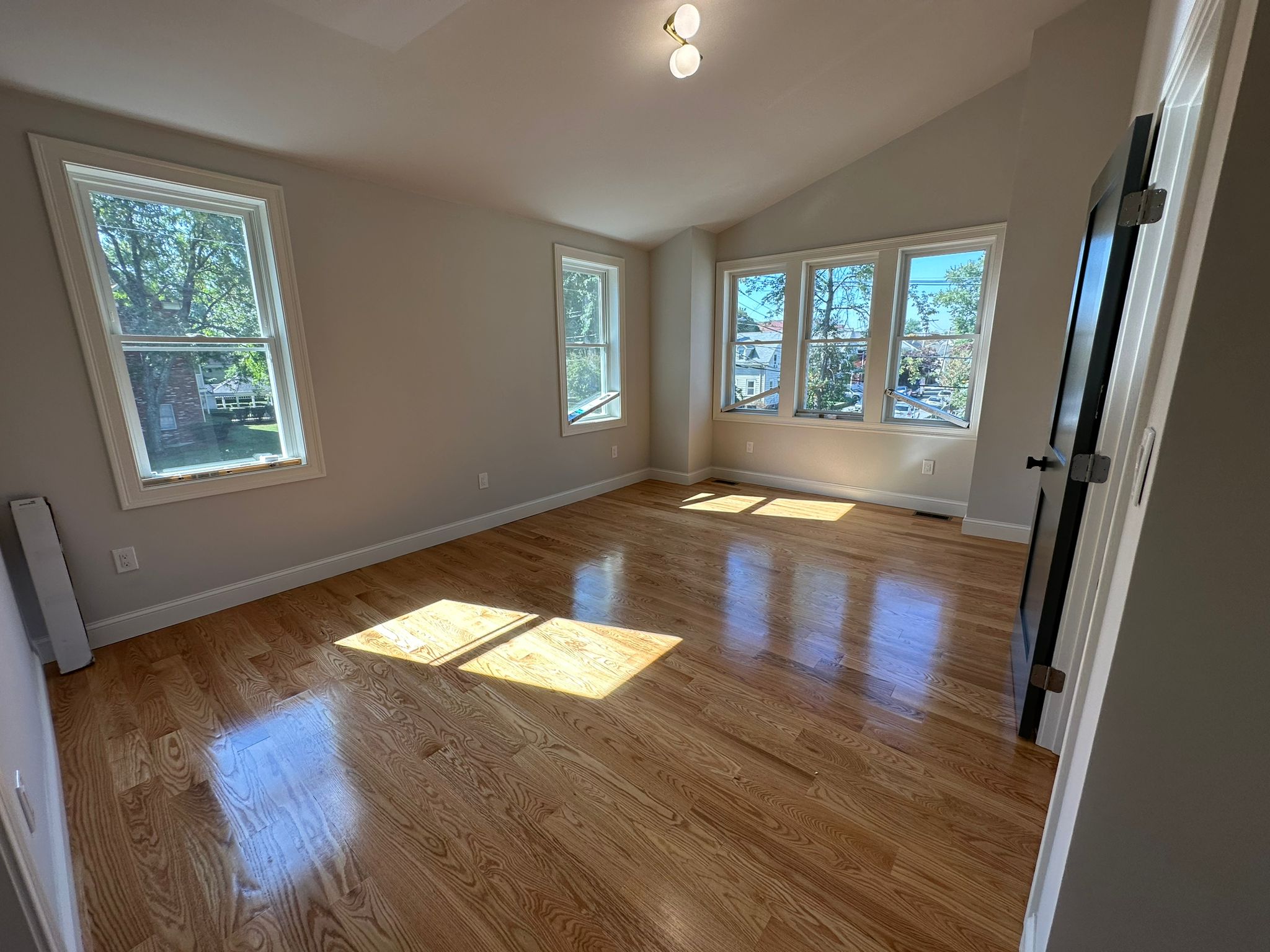4 bed, 3 bath apartment for rent at 31 Paris St Unit 2, West Medford — photo 2 of 21