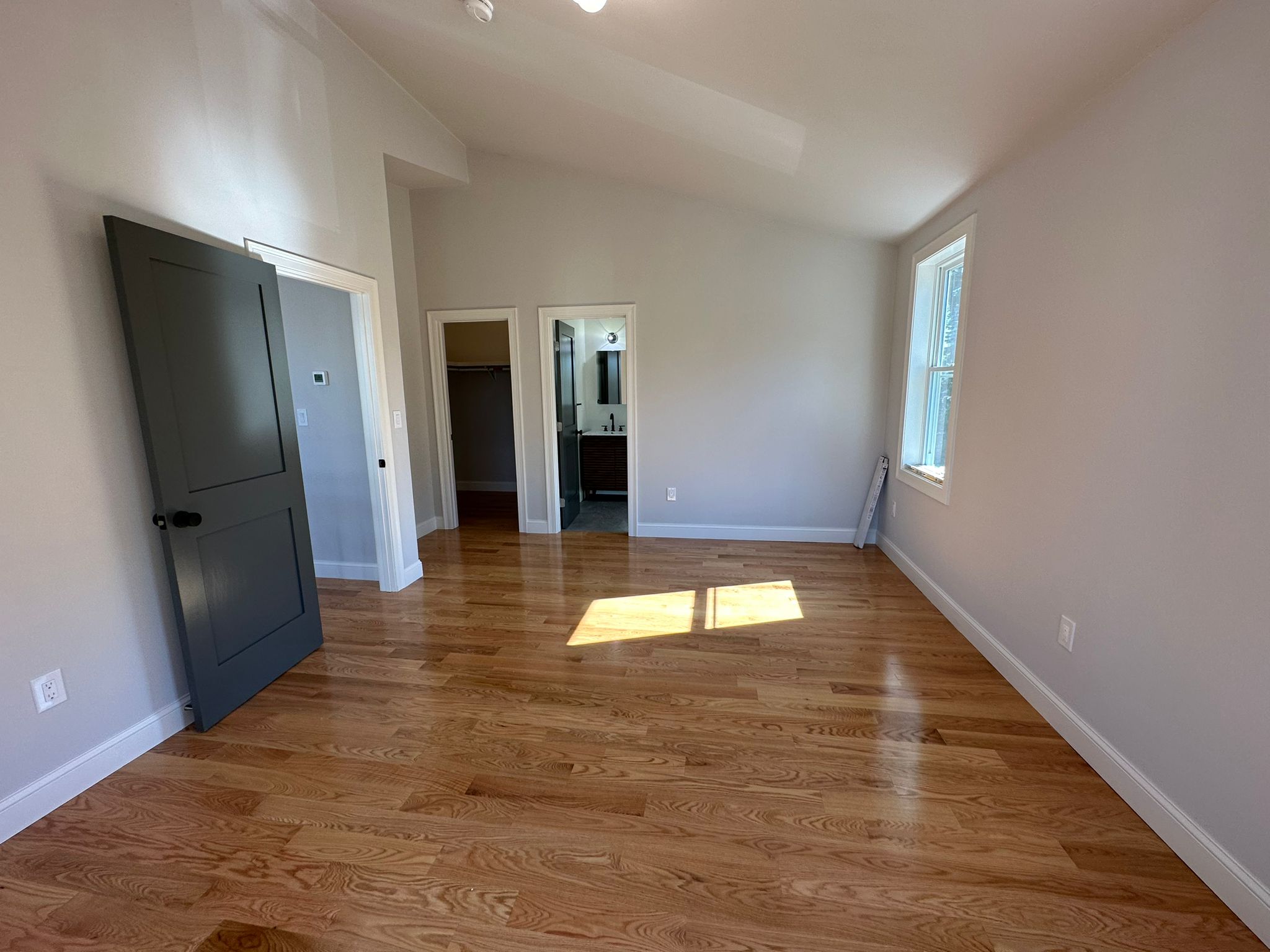 4 bed, 3 bath apartment for rent at 31 Paris St Unit 2, West Medford — photo 4 of 21