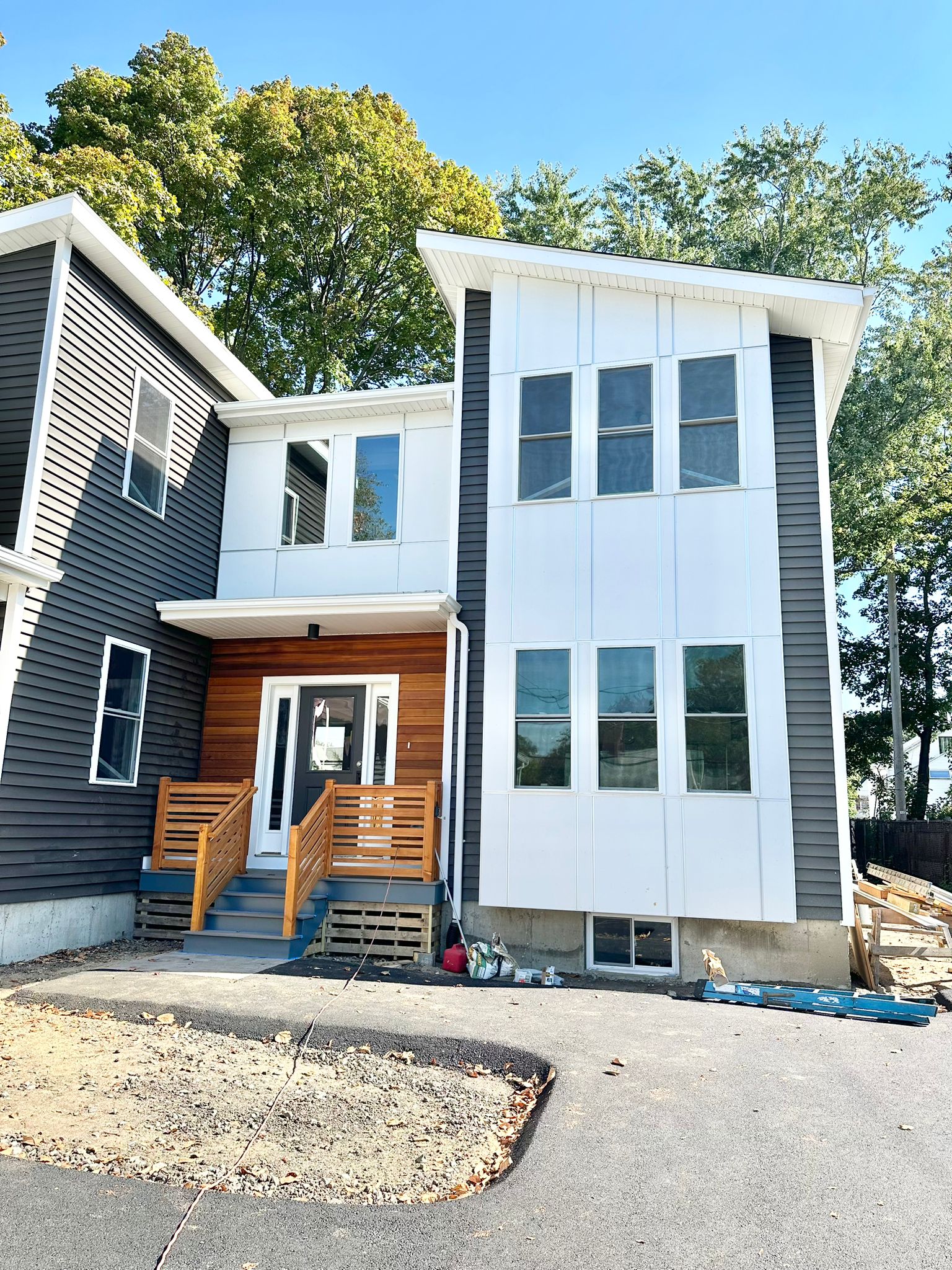 4 bed, 3 bath apartment for rent at 31 Paris St Unit 2, West Medford — photo 1 of 21