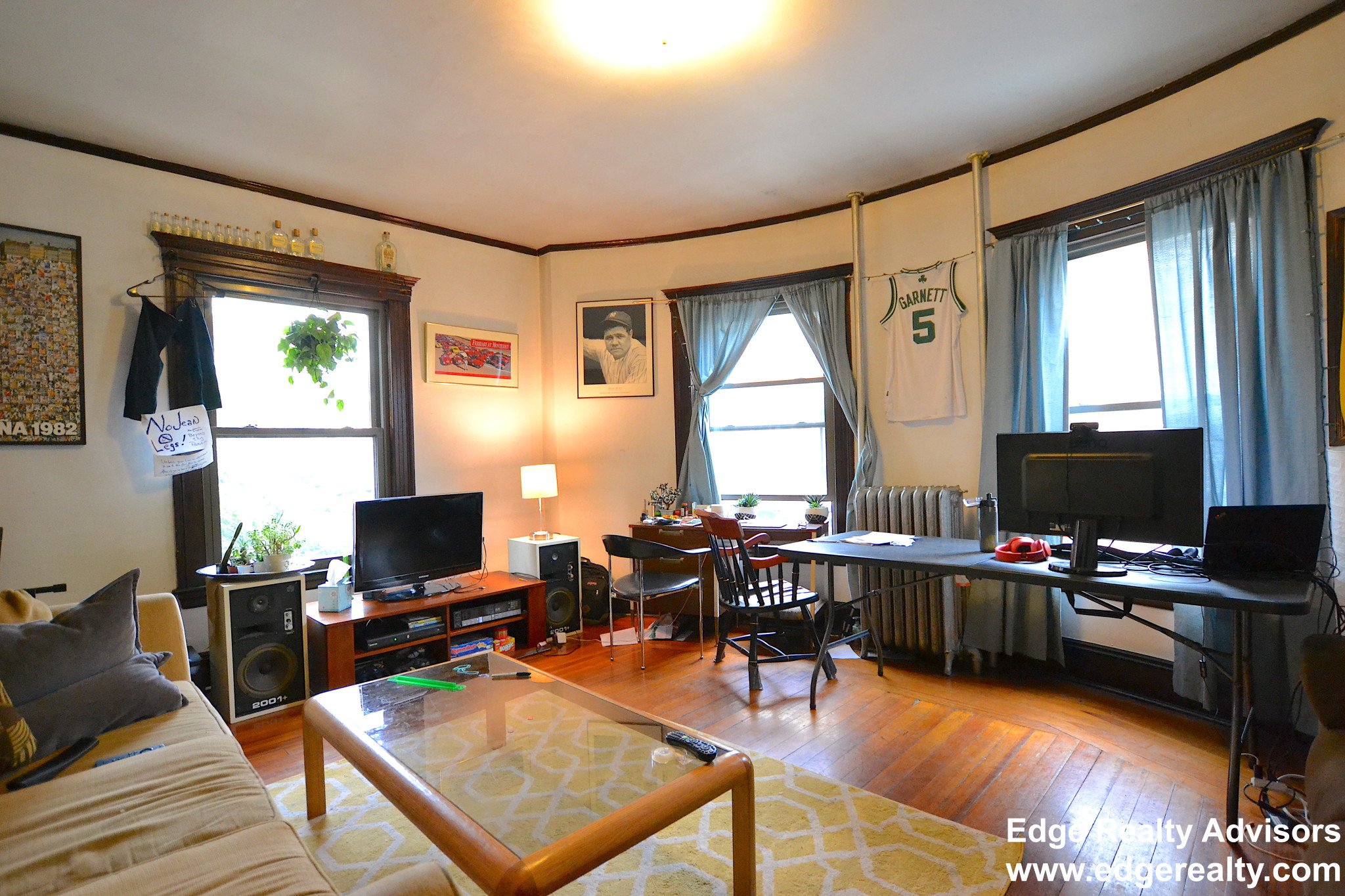 3 bed, 1 bath apartment for rent at 69 Oak Square Ave Unit 1, Brighton — photo 4 of 8