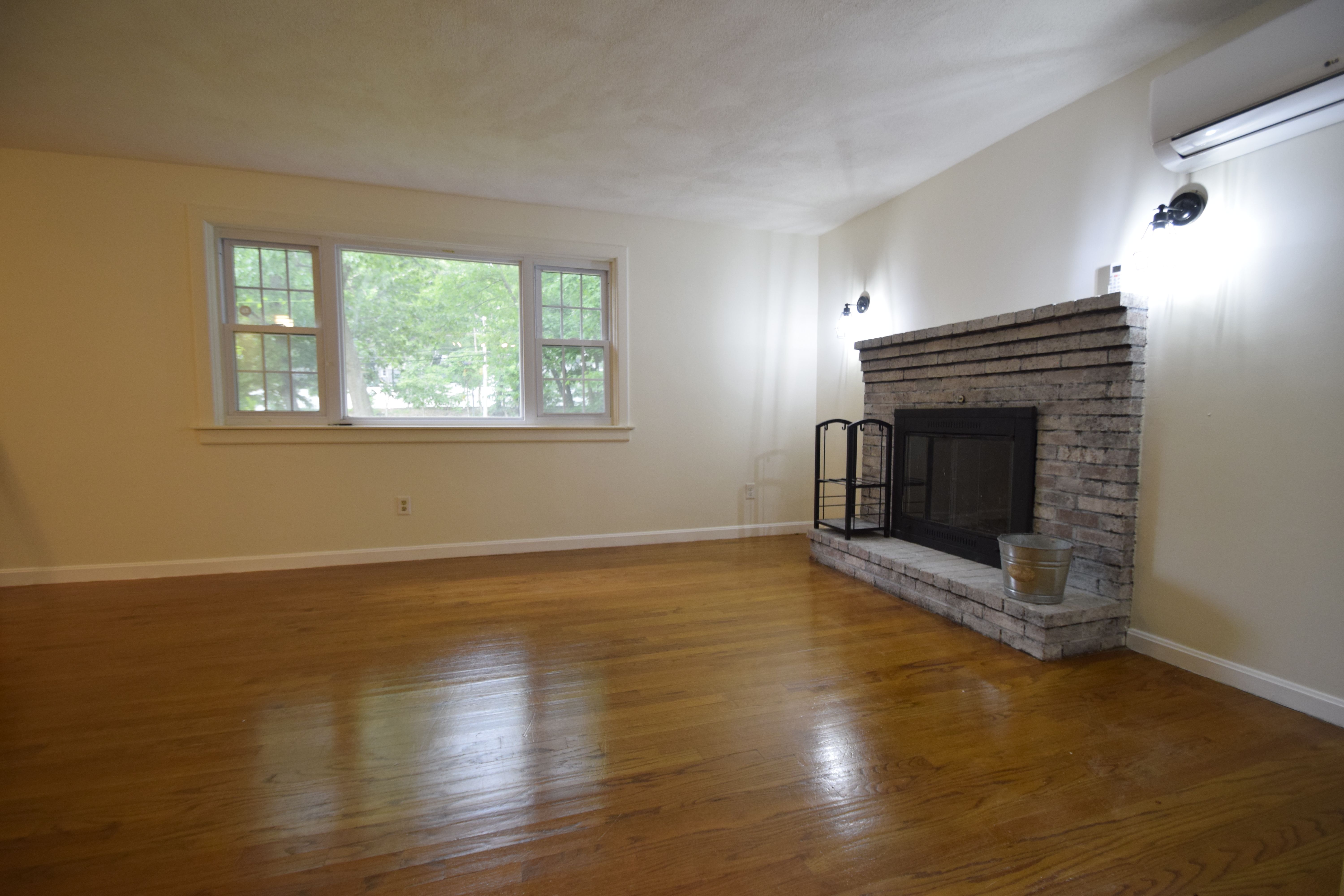 3 bed, 1.5 bath apartment for rent at 1189 Boylston St Unit 1, Newton — photo 5 of 18