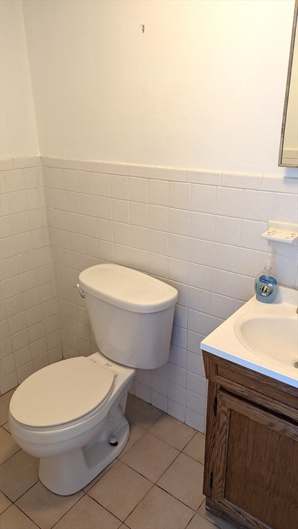 26 Oak St, Wellesley