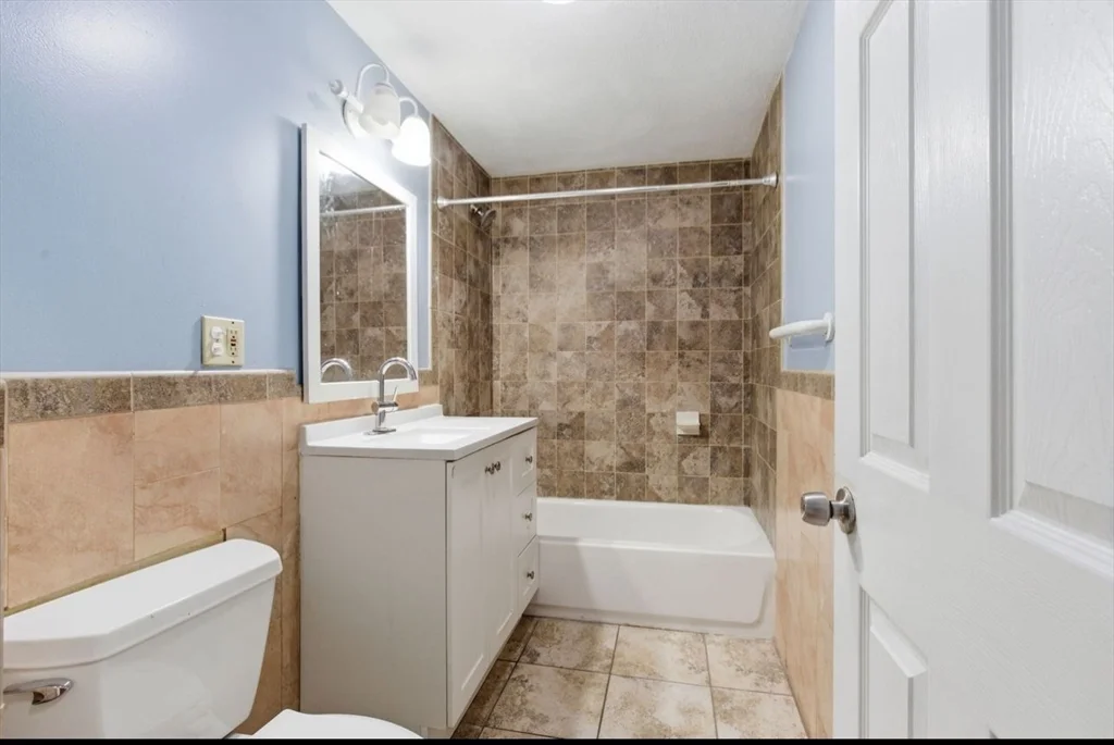 20 Leslie St, Dorchester