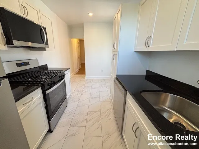 77 Kilsyth Rd, Brighton