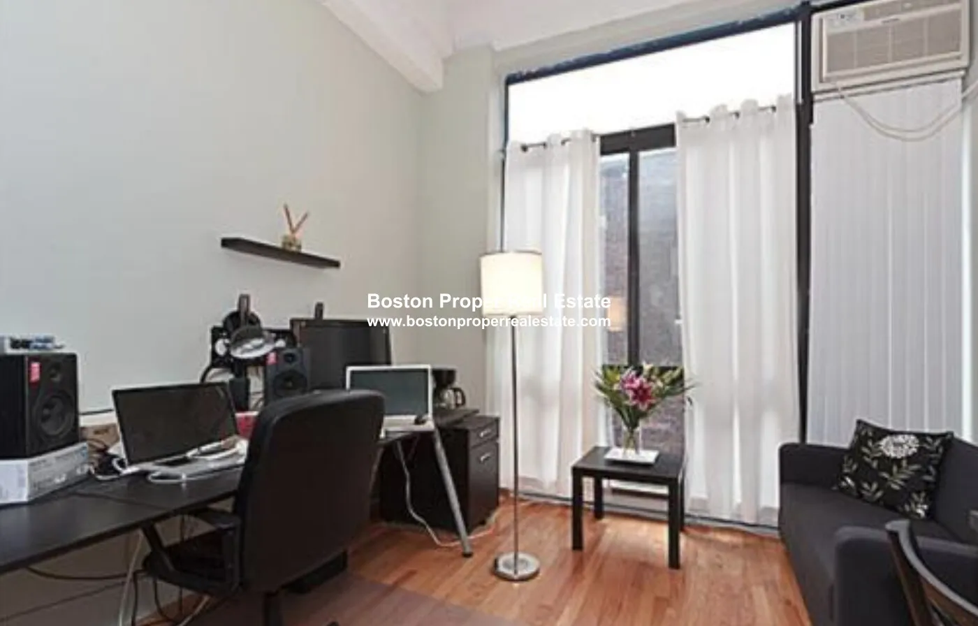 12 Stoneholm St, Fenway