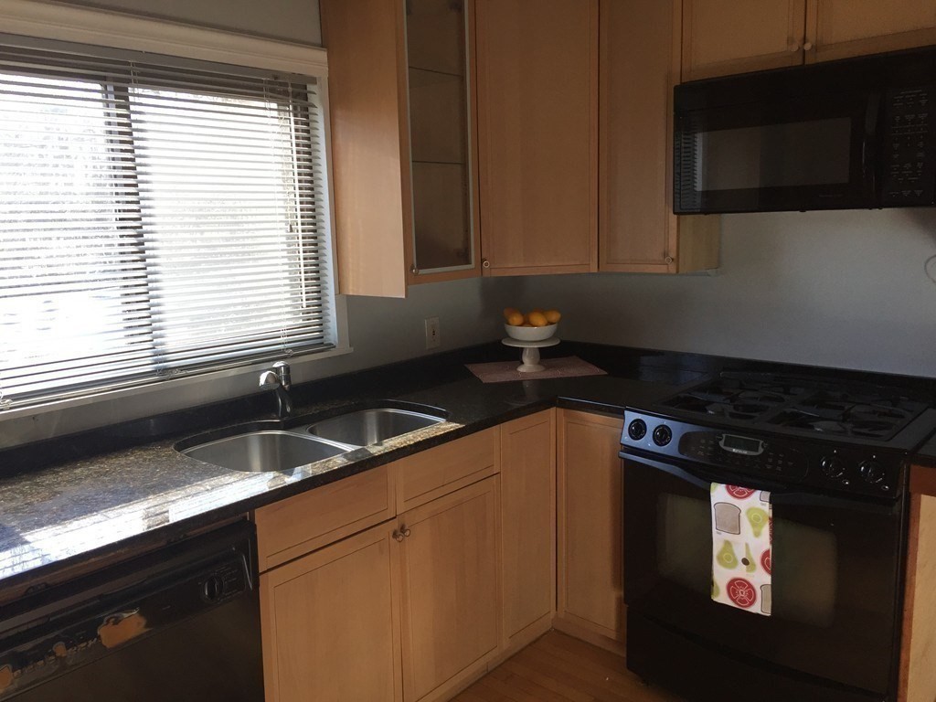 9 Reservoir Rd, Brookline