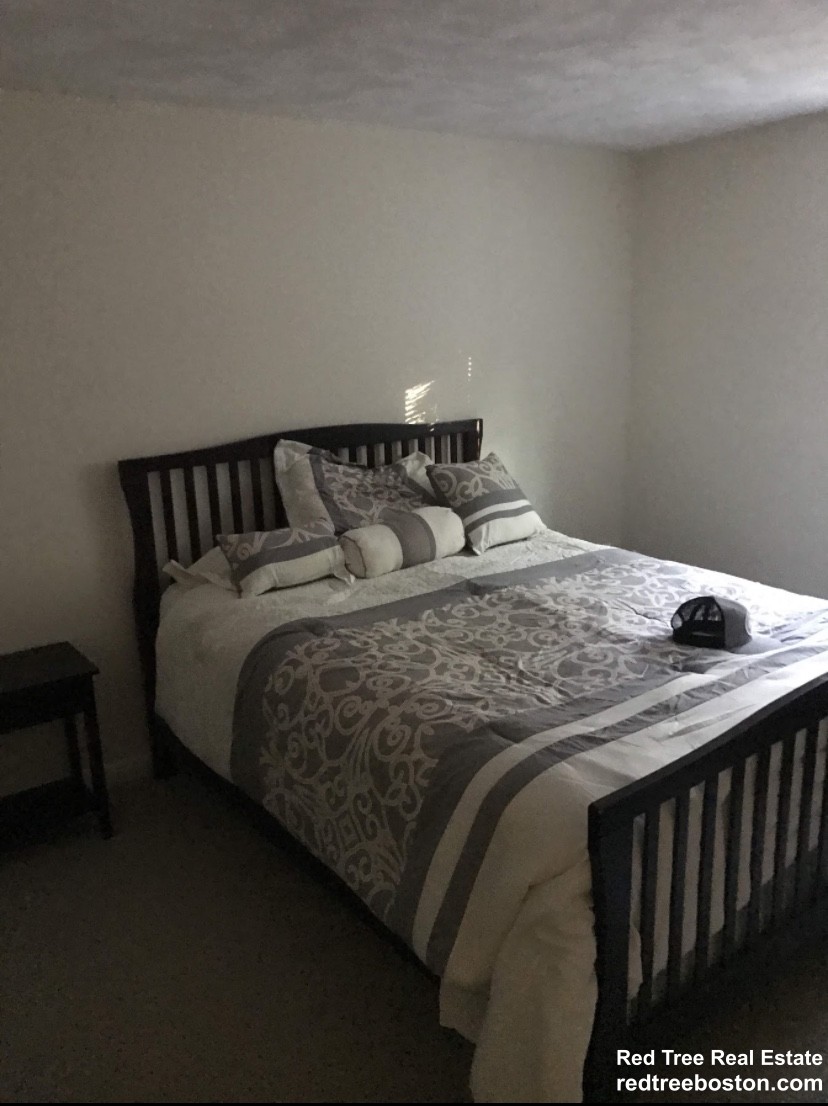 35 Westgate Rd, Chestnut Hill