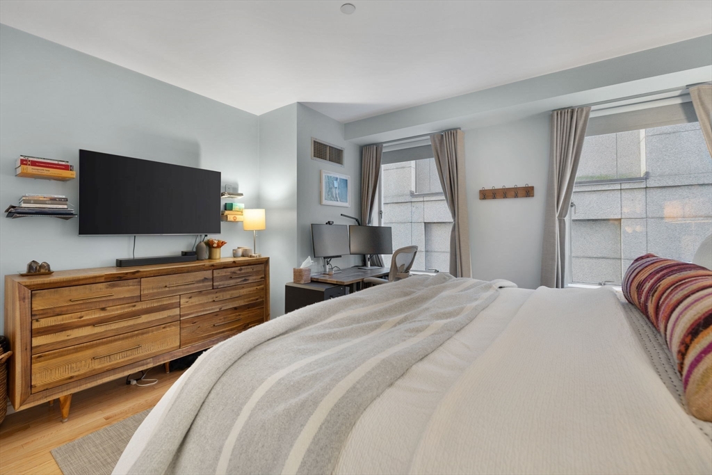 80 Broad St, Downtown