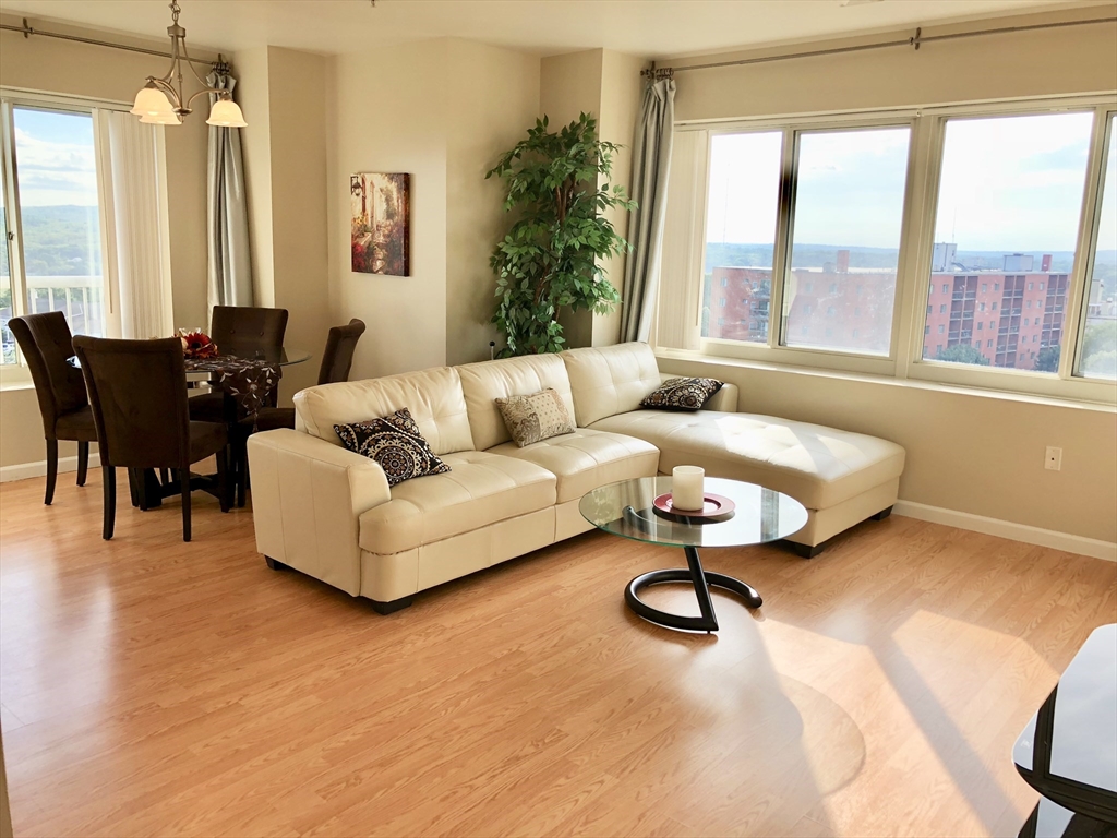 1 Cityview Ln, Quincy