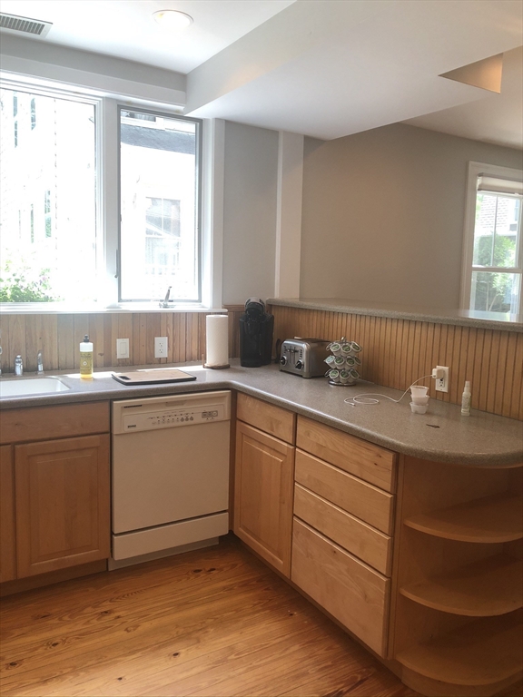 10 Wellesley Ave, Wellesley