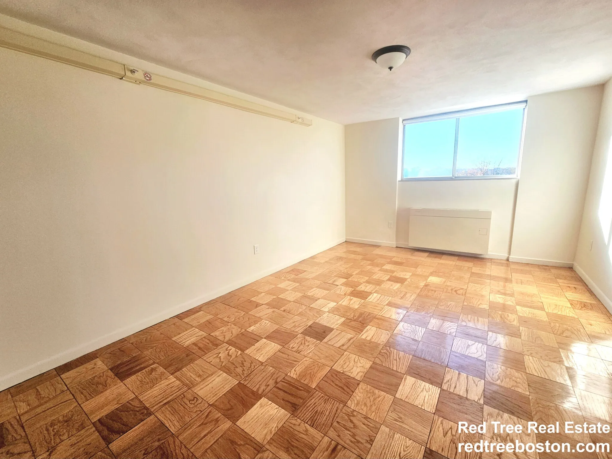 101 Monmouth St, Longwood