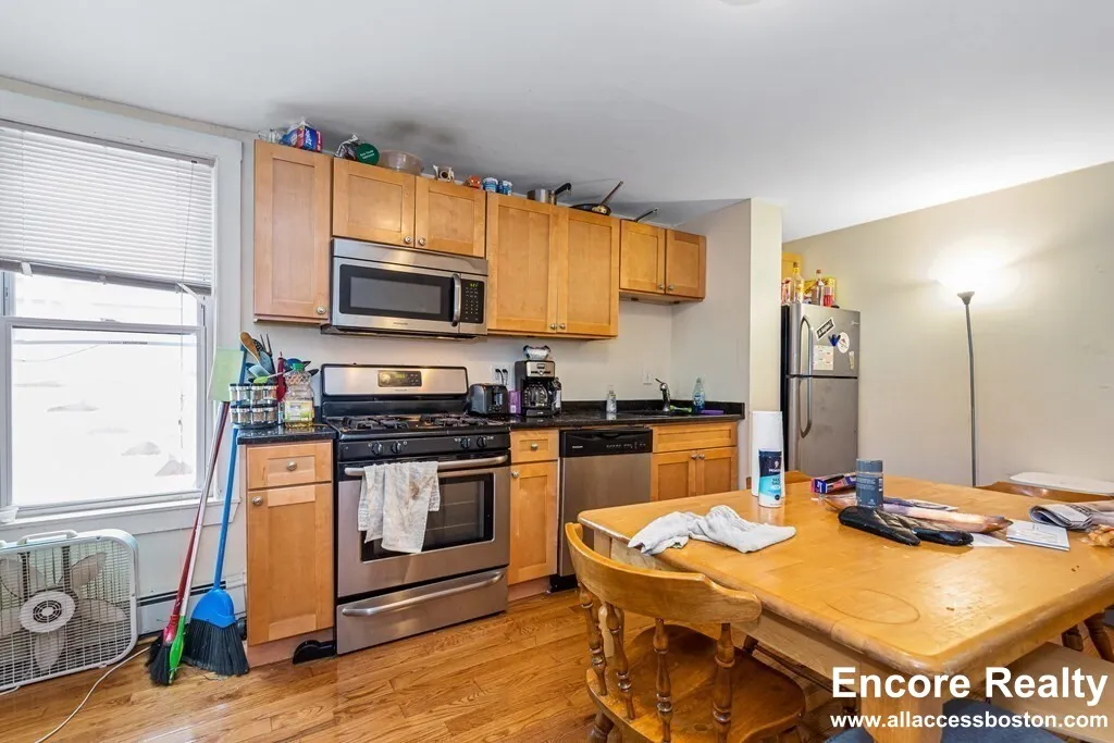 44 Hillside St, Mission Hill