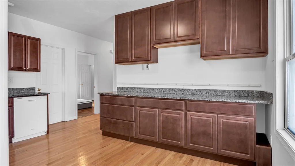 1442 Main St, Worcester