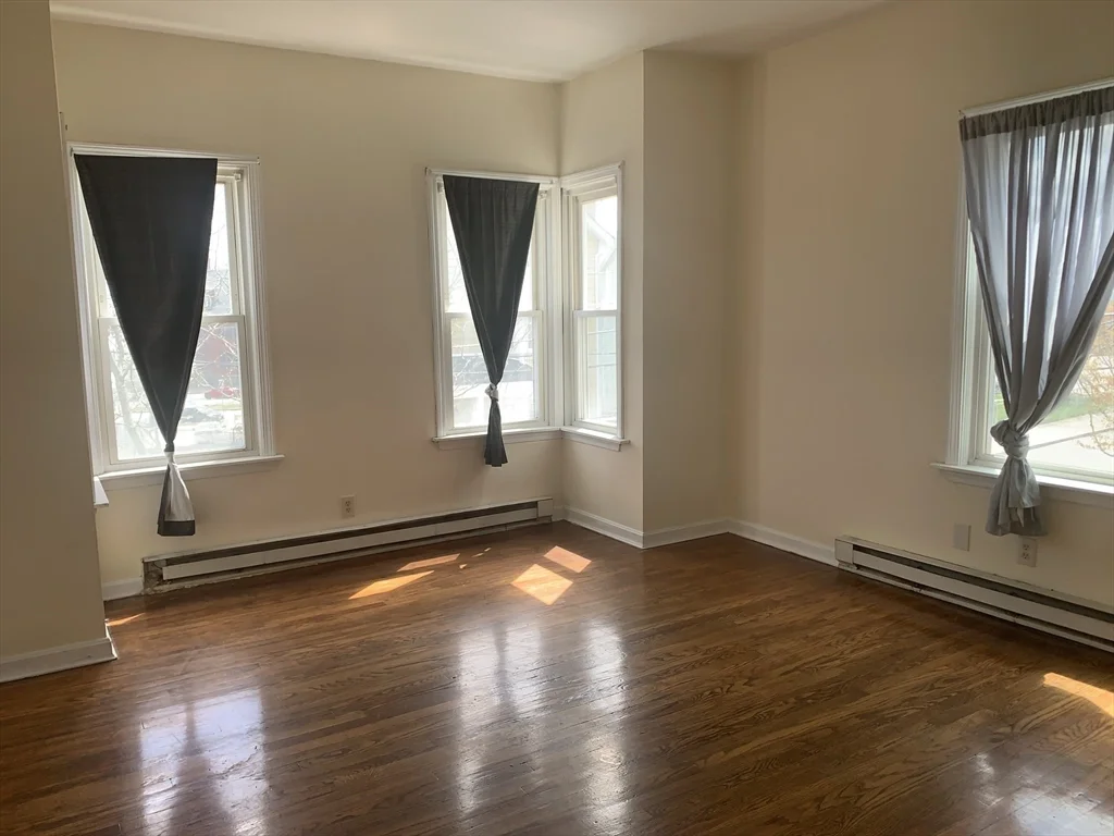 549 Fourth St, Fall River
